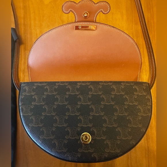 BESACE CUIR TRIOMPHE IN TRIOMPHE CANVAS AND CALFSKIN gently used no scratches - Picture 7 of 14